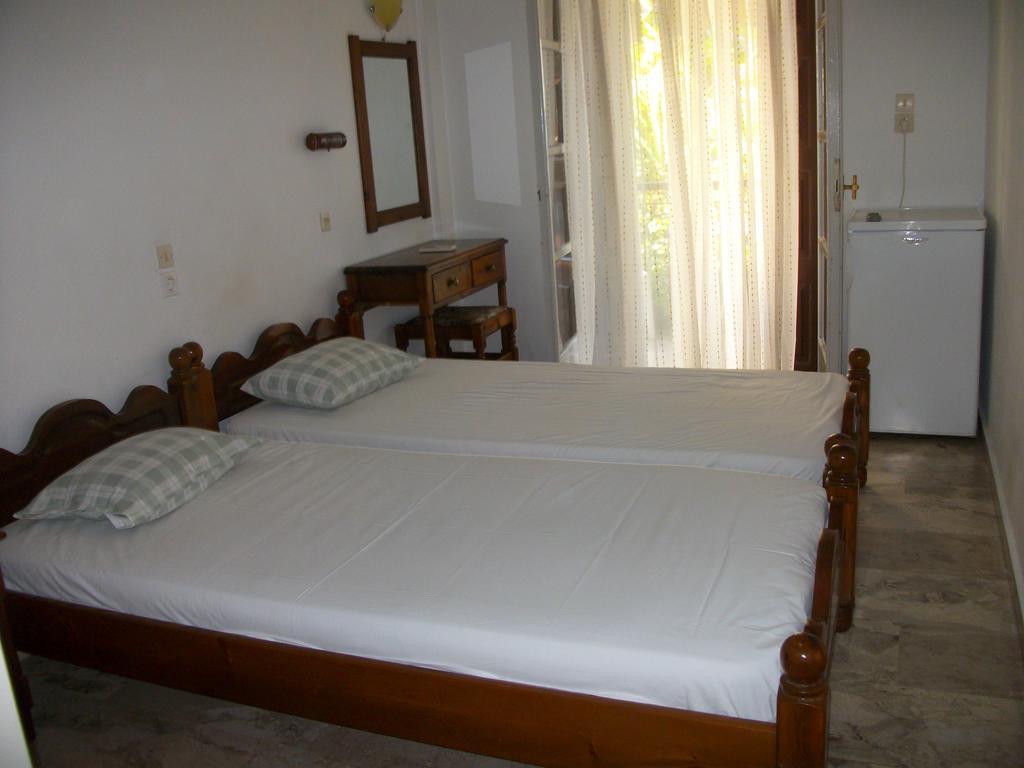 Jasmine'S Guest House Karlovassi Oda fotoğraf